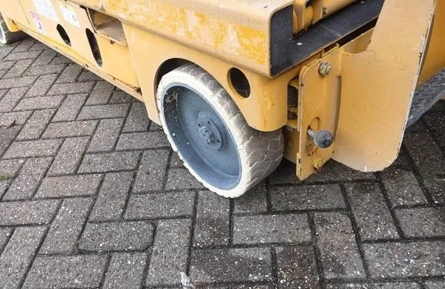 Ножничный подъёмник Haulotte Compact 8 - фото № 3