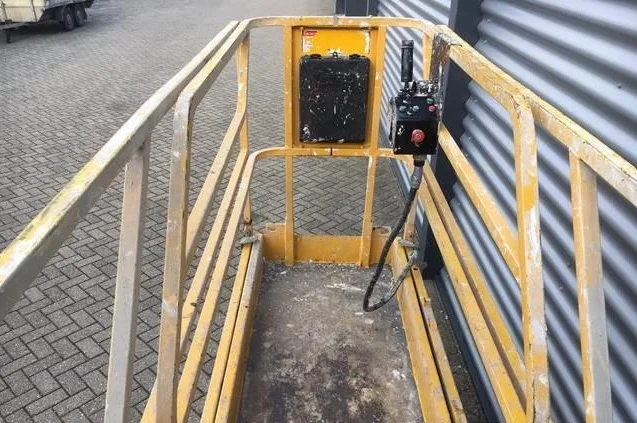 Ножничный подъёмник Haulotte Compact 8 - фото № 5