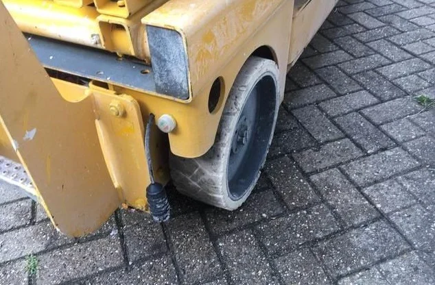 Ножничный подъёмник Haulotte Compact 8 - фото № 8