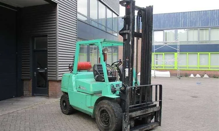 Бензиновый вилочный погрузчик Mitsubishi FG45K - фото № 2