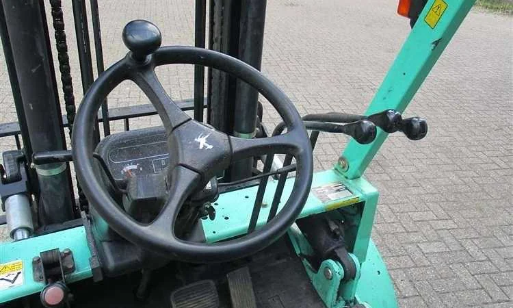 Бензиновый вилочный погрузчик Mitsubishi FG45K - фото № 4