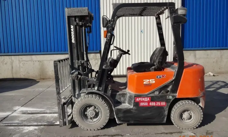 Аренда дизельный погрузчик б/у Doosan D25G - фото № 1