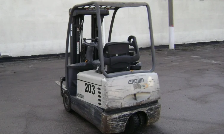 Аренда электрический вилочный погрузчик б/у Crown SC4240-1.6 - фото № 4