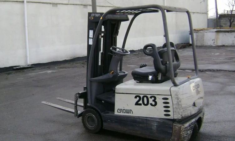 Аренда электрический вилочный погрузчик б/у Crown SC4240-1.6 - фото № 5