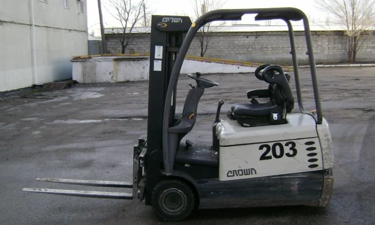 Аренда электрический вилочный погрузчик б/у Crown SC4240-1.6 - фото № 6