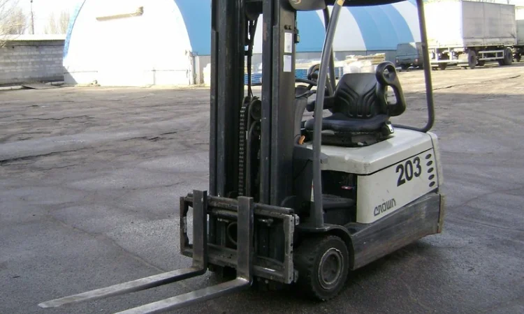 Аренда электрический вилочный погрузчик б/у Crown SC4240-1.6 - фото № 7
