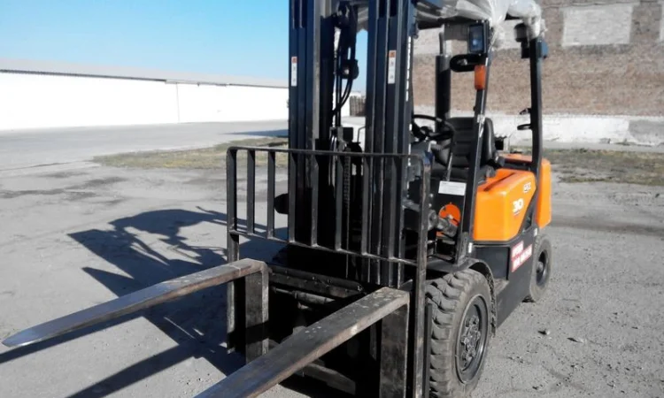 Аренда автопогрузчик б/у Doosan D30G, дизель - фото № 2