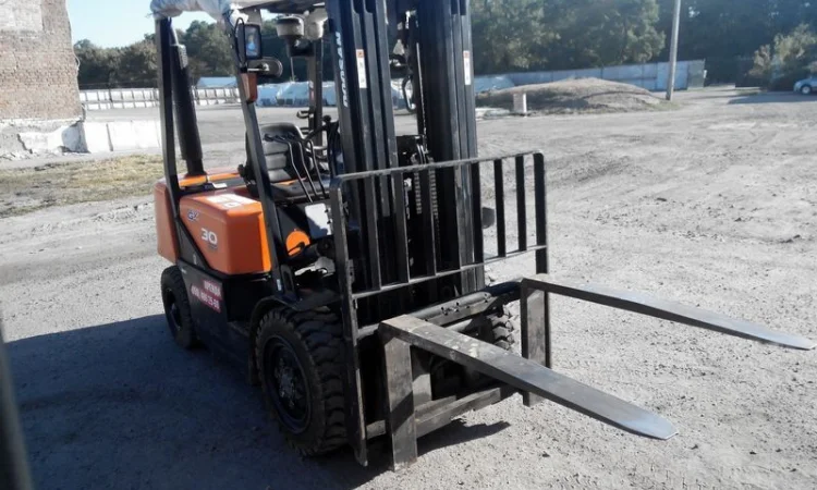 Аренда автопогрузчик б/у Doosan D30G, дизель - фото № 3