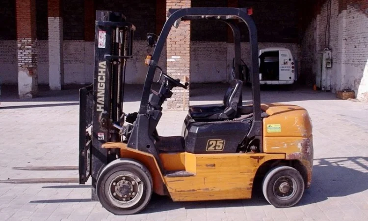 Продам вилочный погрузчик б/у HС CPCD25N-RG5 - фото № 1