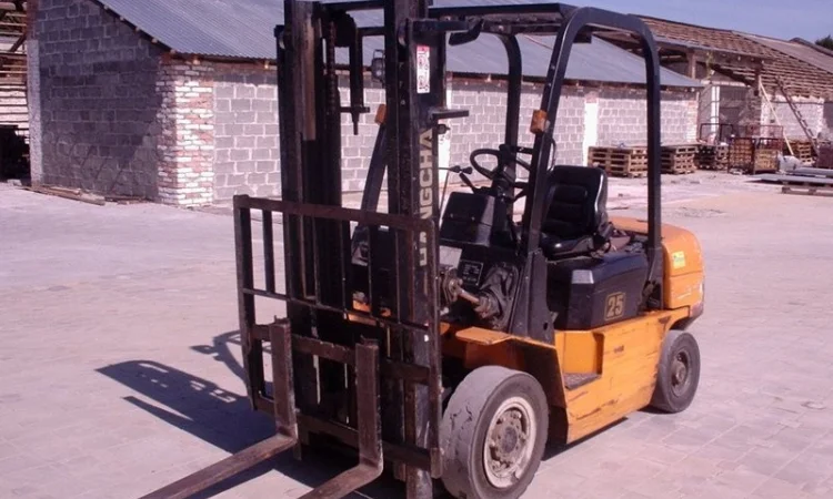 Продам вилочный погрузчик б/у HС CPCD25N-RG5 - фото № 3