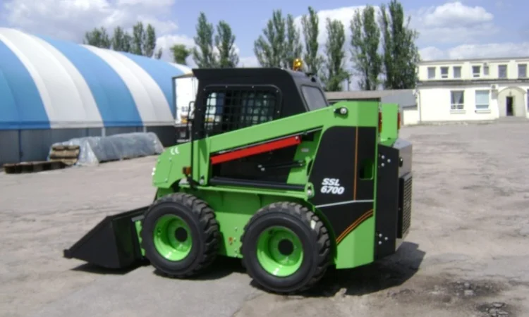 Продам ковшовый мини погрузчик Digger модель SSL6700 - фото № 2