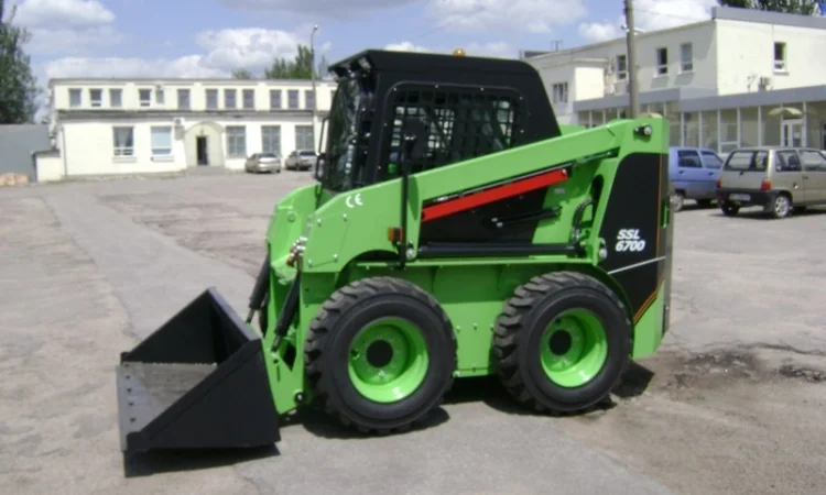 Продам ковшовый мини погрузчик Digger модель SSL6700 - фото № 4