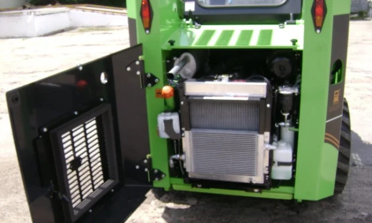 Продам ковшовый мини погрузчик Digger модель SSL6700 - фото № 6