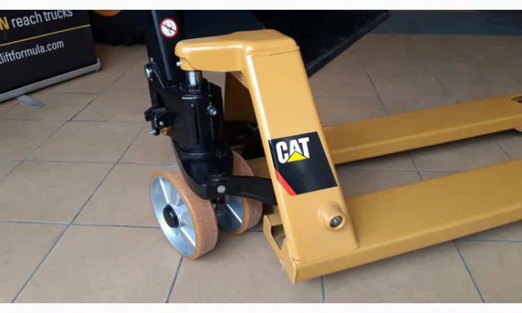 Гидравлическая тележка CBF25-MPTP Caterpillar - фото № 1