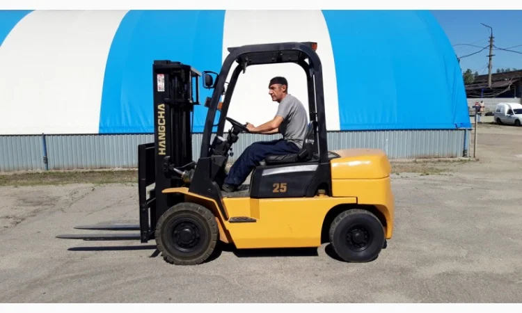 Дизельный погрузчик б/у HС CPCD25N-RG5 после капитального ремонта - фото № 1