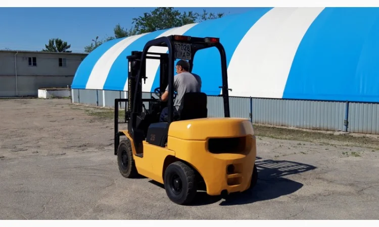 Дизельный погрузчик б/у HС CPCD25N-RG5 после капитального ремонта - фото № 3