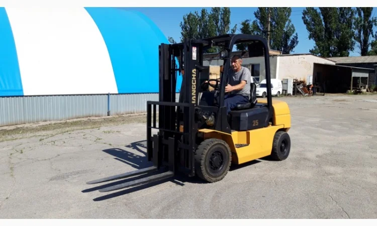 Дизельный погрузчик б/у HС CPCD25N-RG5 после капитального ремонта - фото № 4