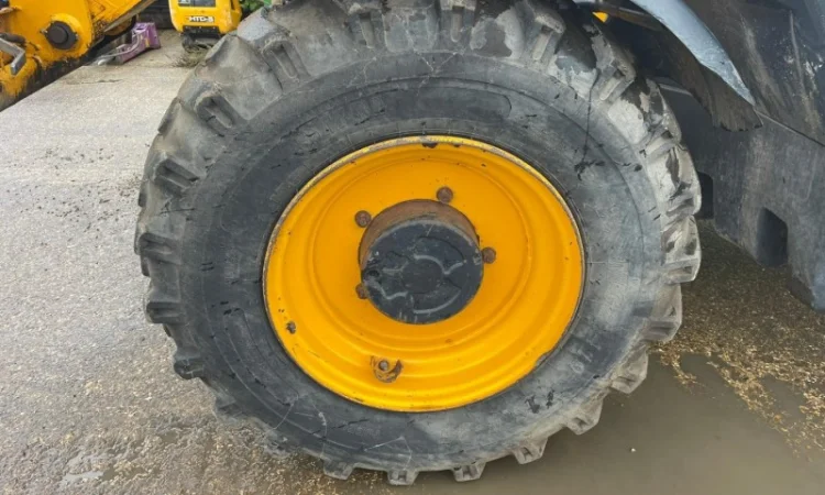 Продам телескопічний навантажувач JCB 531-70 - фото № 15