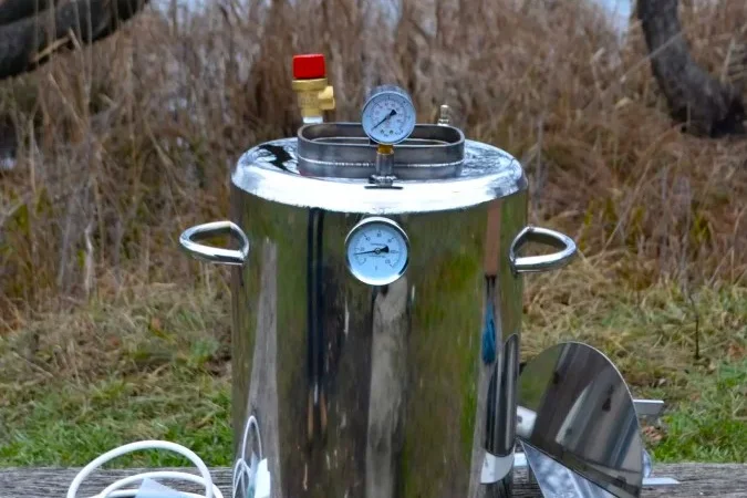 Автоклав електричний ЛЮКС-16Е: Надійність і комфорт у процесі стерилізації - фото № 1