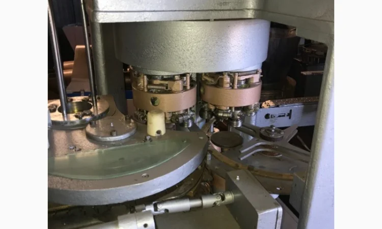 Закаточная машина Б4-КЗК-79 - фото № 2