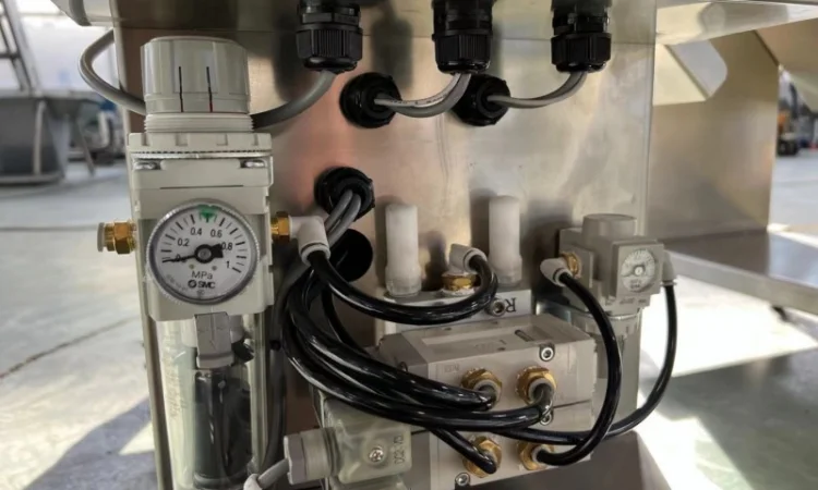 Машина напівавтоматична для ножового очищення моркви STvega KPel L500 - фото № 12