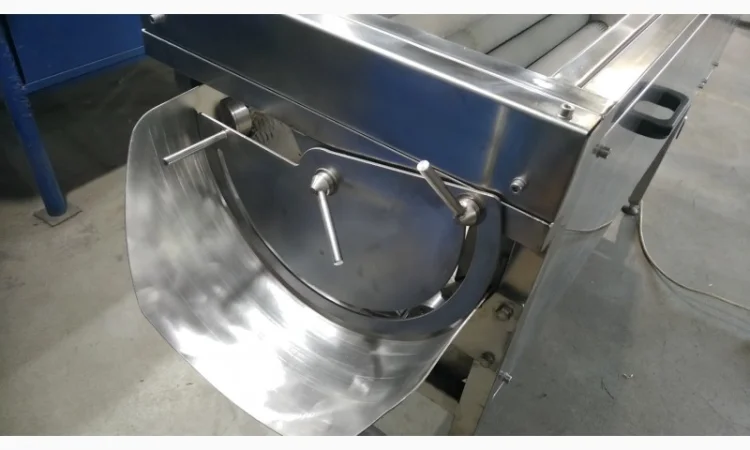 Порционная щеточная мойка для овощей, корнеплодов и орехов 1т/час - фото № 3