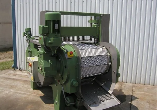 Машина для удаления косточек из вишни, сливы, абрикоса 1000 – 2000 кг/час - фото № 1