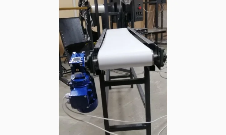 Транспортер ленточный отводящий. Транспортер контроля качества продукции. Конвейер - фото № 2