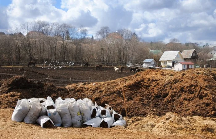 Перегной в мешках - коровяк, конский в Запорожье - фото № 1