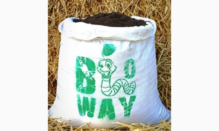 Біогумус вермікомпост просіяний добриво для саду городу компост у мішку 10 і 30 кг - фото № 8
