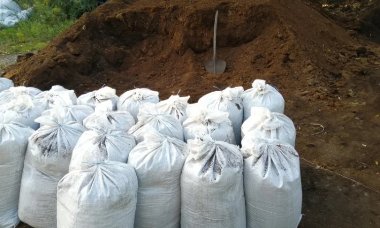 Чернозем Борщаговка Чернозем в мешках Борщаговка Доставка Перегной в мешках - фото № 2