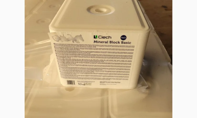 Сіль брикетована (лизунець)/Соль кормовая брикетированная (лизунец) - фото № 4