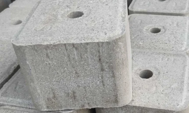 Соль кормовая, брикетированная - лизунец для животных - фото № 1