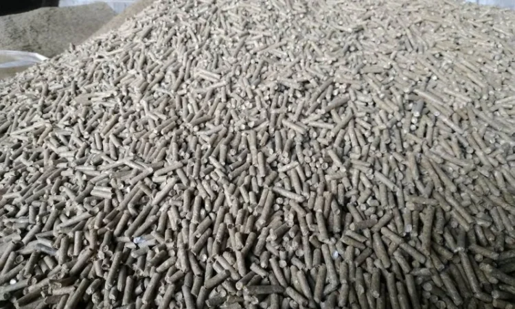 Корм для кур несушек: гранулированный ячмень и овес - фото № 1