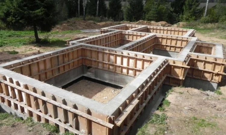 Заливка стрічкового фундаменту у Києві - фото № 1