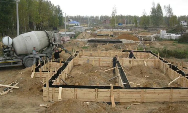Заливка стрічкових фундаментів у Києві та області - фото № 1