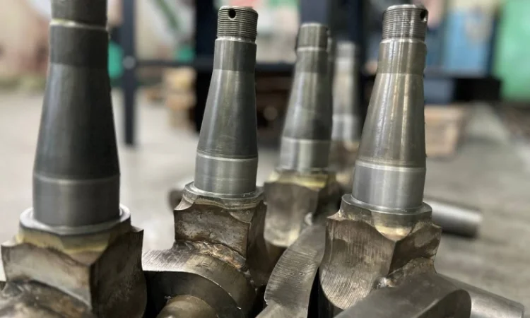 Напилення зношеного місця під підшипник поворотного кулака 669424 / 769637 Claas Lexion - фото № 1