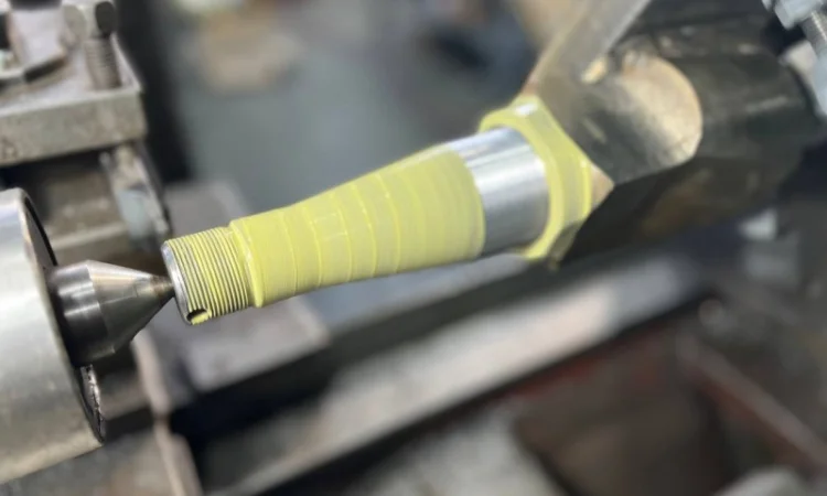 Напилення зношеного місця під підшипник поворотного кулака 669424 / 769637 Claas Lexion - фото № 4