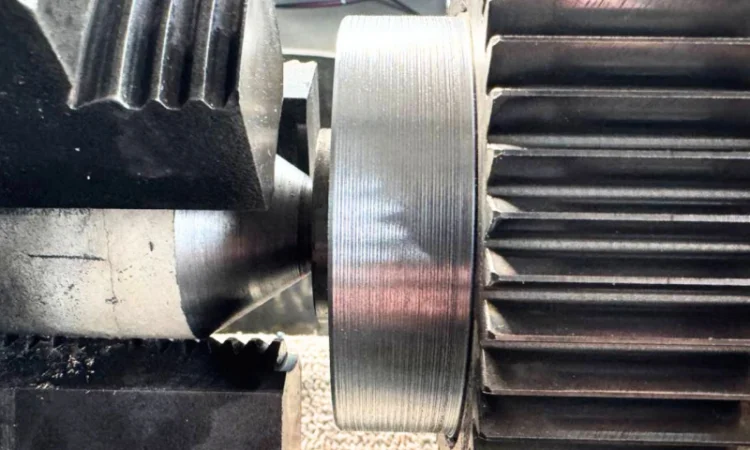 Ремонт колінвала 1950306 CAT C13 Відновлення місця під сальник - фото № 1