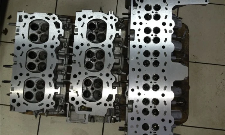 Ремонт головки блока цилиндров на спецтехнику - фото № 1