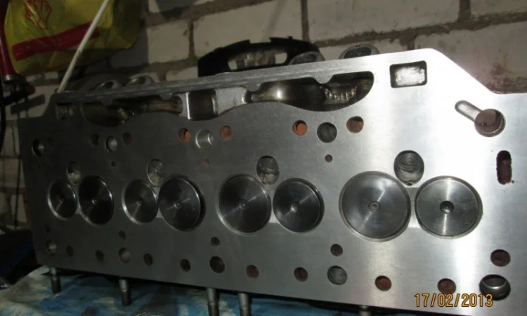 Ремонт головки блока цилиндров на спецтехнику - фото № 4