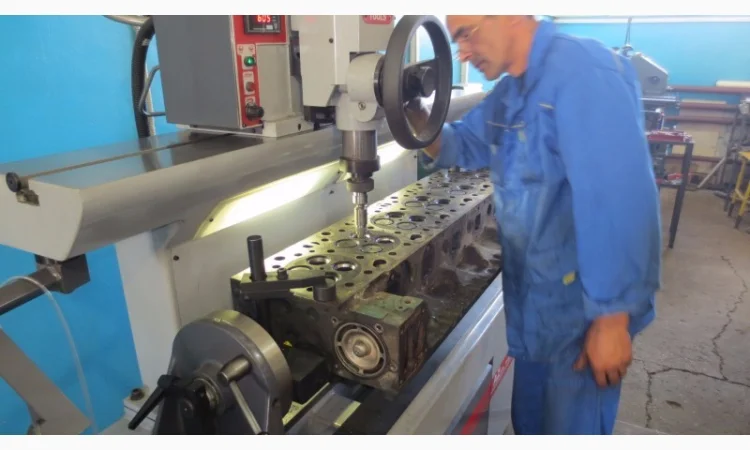 Ремонт головки блока цилиндров на спецтехнику - фото № 6