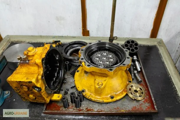 Ремонт гидромотора поворота экскаватора Komatsu PC200-7 - фото № 1