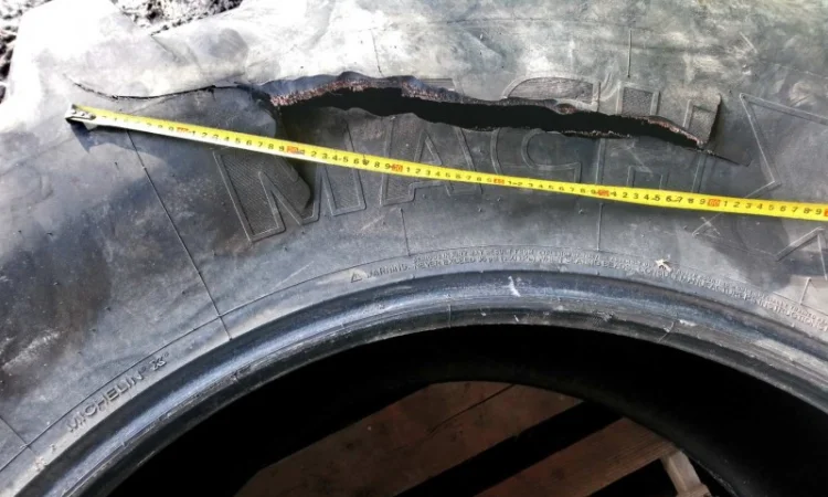 Сложные ремонты боковых порезов шин 710/75R42 Michelin - фото № 2