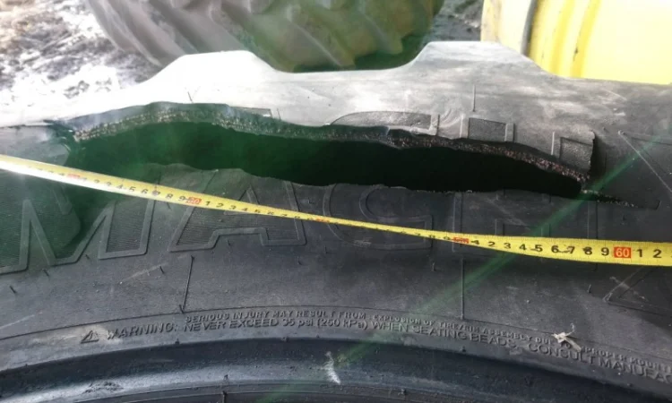 Сложные ремонты боковых порезов шин 710/75R42 Michelin - фото № 4