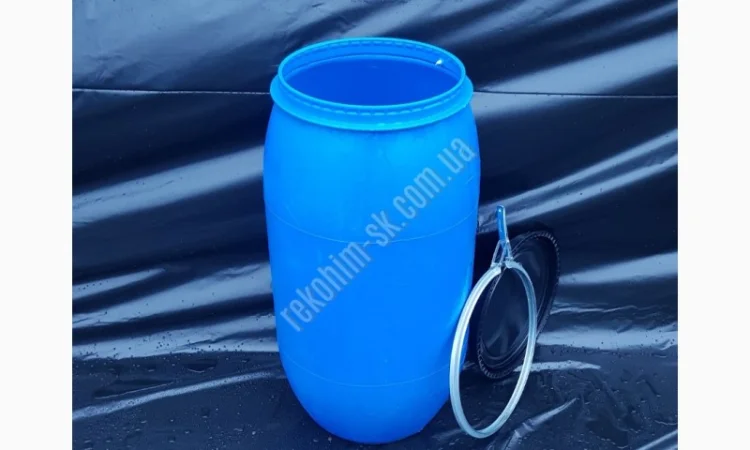 Пластиковая бочка 160л (б/у) с крышкой - фото № 2