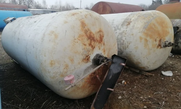 Емкость металлическая 5м3, бак для воды, резервуар ргс для гсм - фото № 3