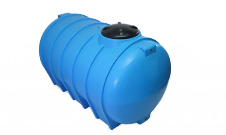 Горизонтальний пластиковий бак G-2000 л для води та пального - фото № 1