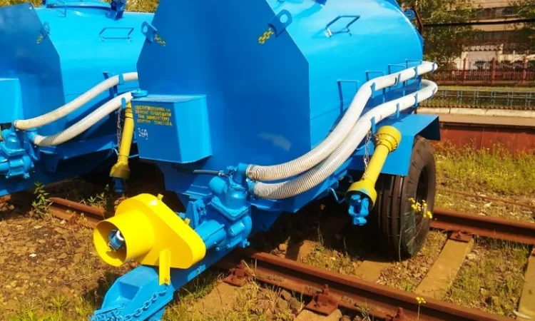 Ёмкость прицепная для воды апв 3 Уманьферммаш - фото № 3