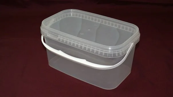 Пластиковый прямоугольный контейнер 5 л с крышкой - фото № 1